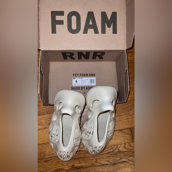 Yeezy Foam Runner RNR RNNR Sand - Picture 2 of 7